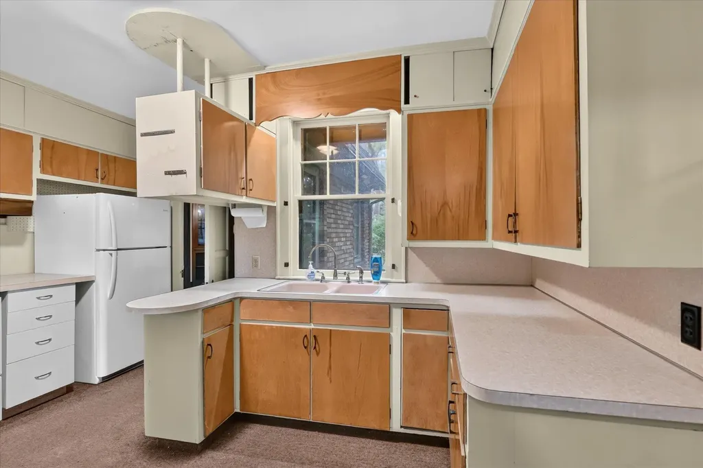 1124 Ashley Drive Kalamazoo Charter Township MI 49048