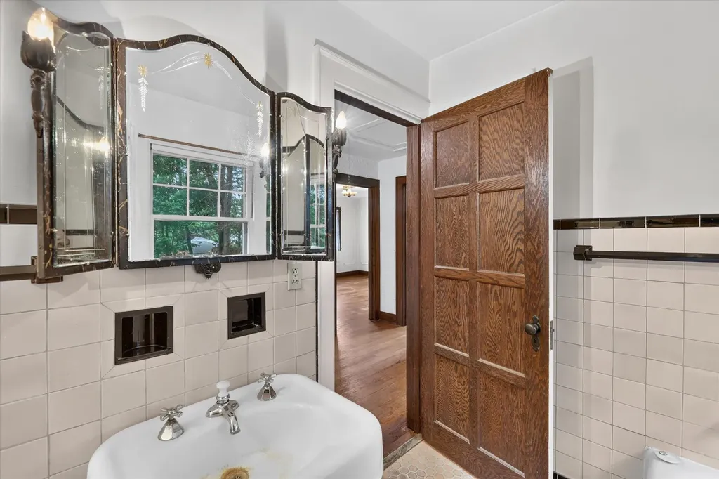 1124 Ashley Drive Kalamazoo Charter Township MI 49048