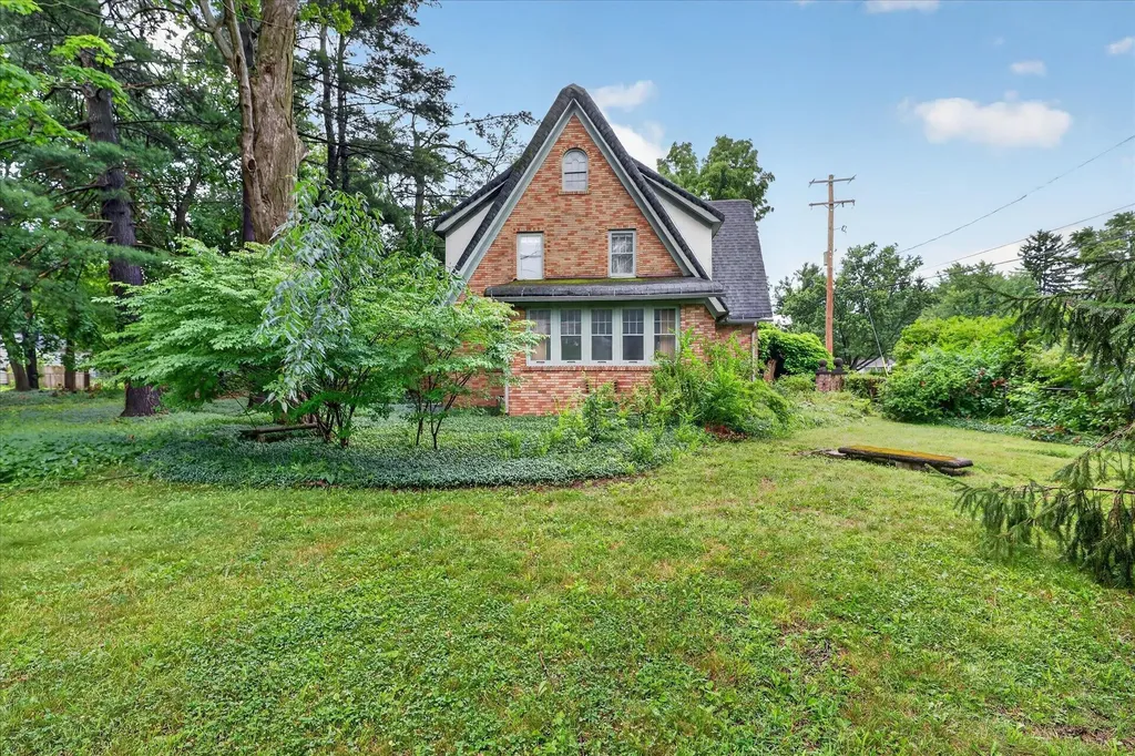 1124 Ashley Drive Kalamazoo Charter Township MI 49048