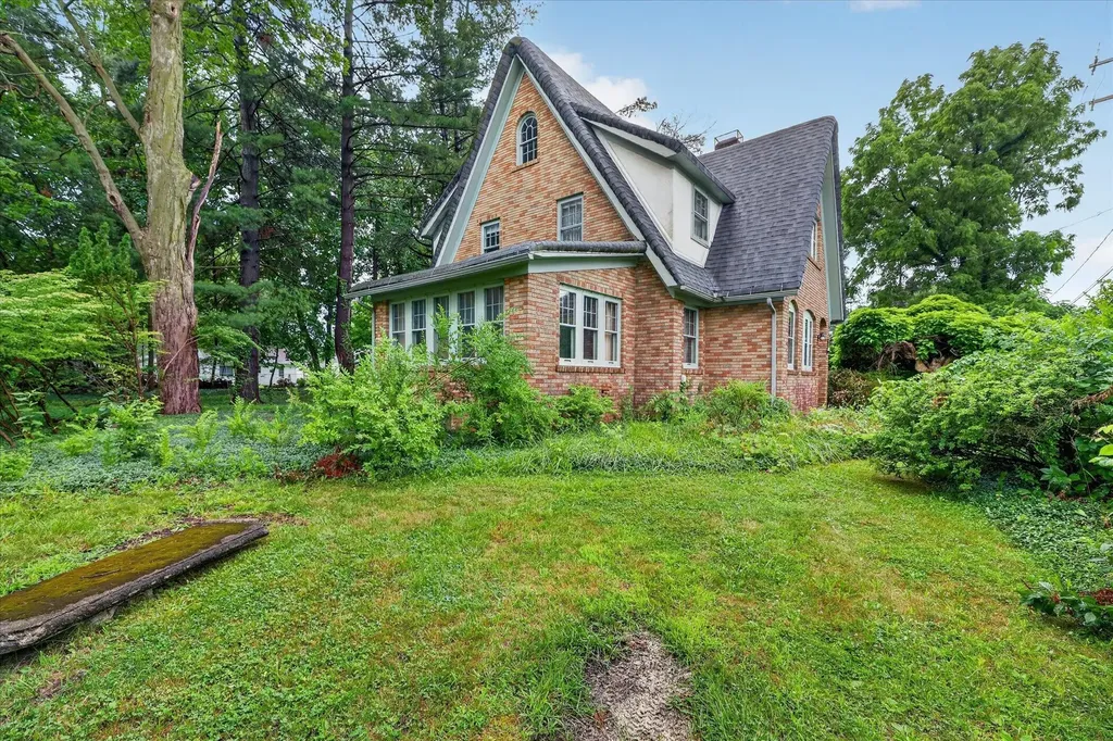 1124 Ashley Drive Kalamazoo Charter Township MI 49048
