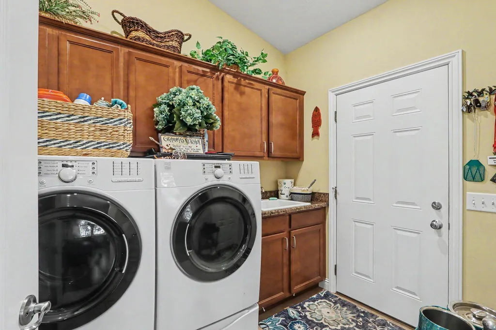 2181 Hunters Run Comstock Charter Township MI 49048