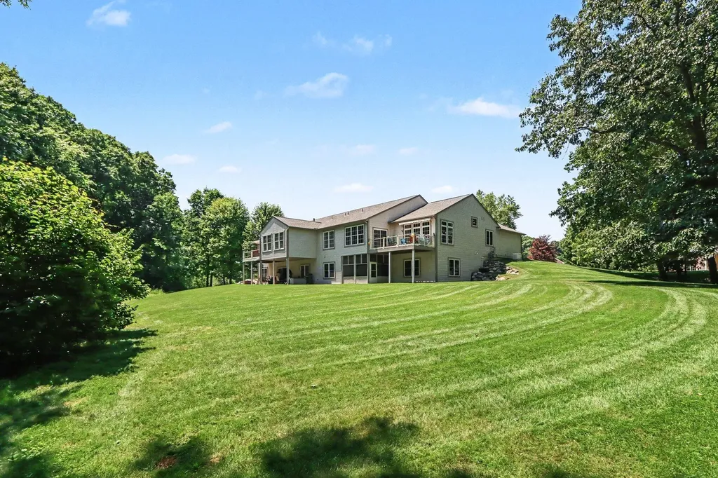 2181 Hunters Run Comstock Charter Township MI 49048