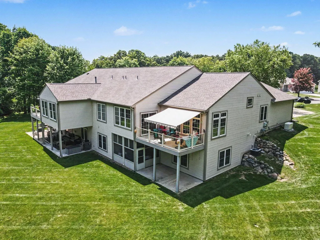 2181 Hunters Run Comstock Charter Township MI 49048