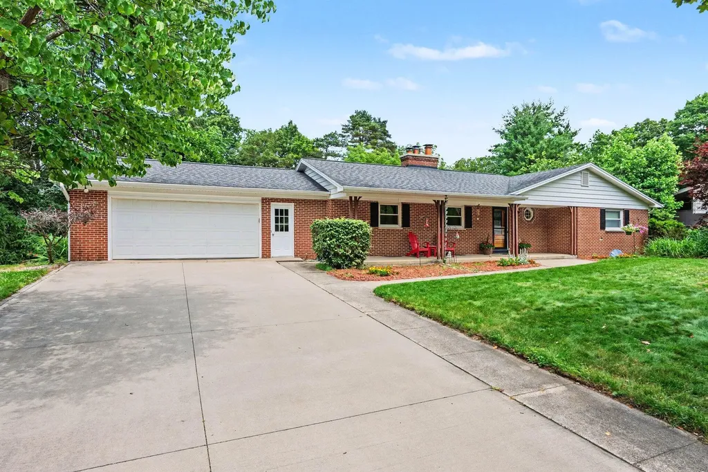 2023 Aberdeen Drive Kalamazoo City MI 49008