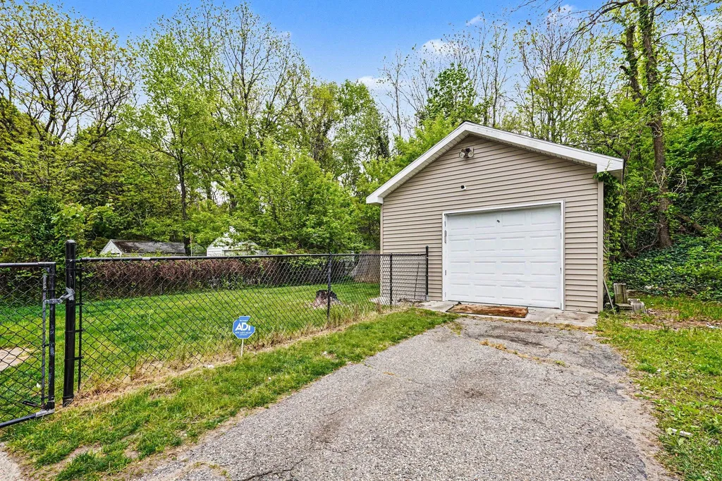 1016 Palmer Avenue Kalamazoo City MI 49001