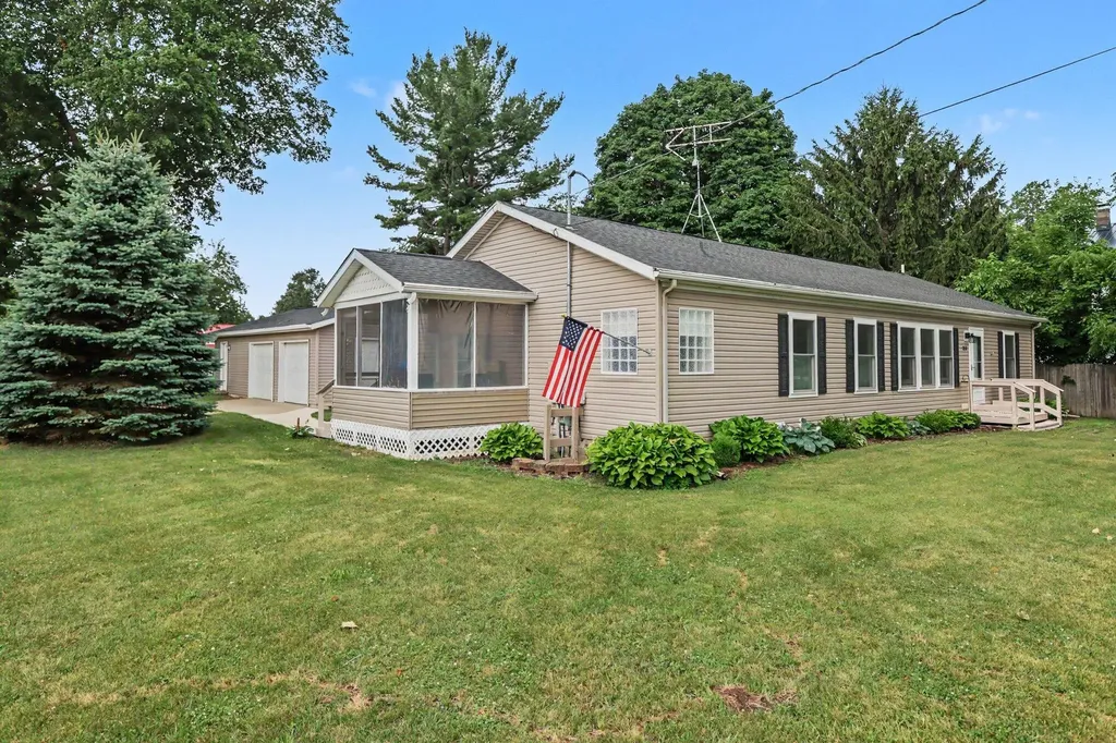 204 E Holcomb Street Athens Village MI 49011