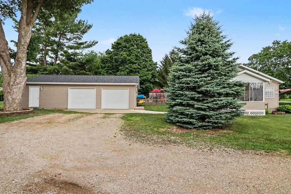 204 E Holcomb Street Athens Village MI 49011