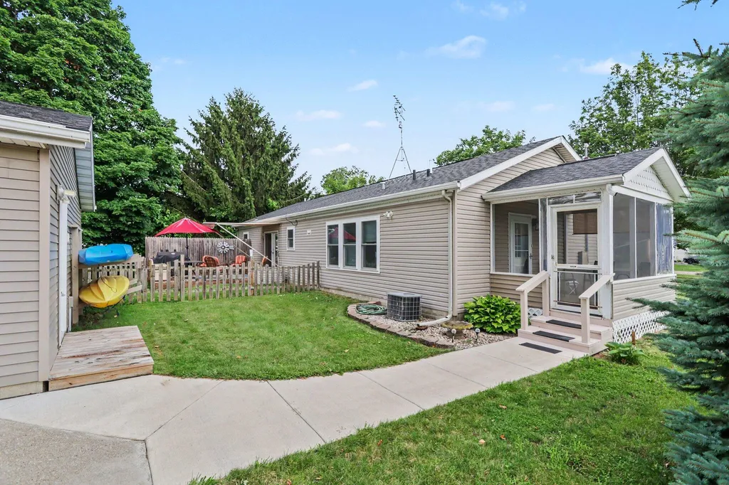 204 E Holcomb Street Athens Village MI 49011