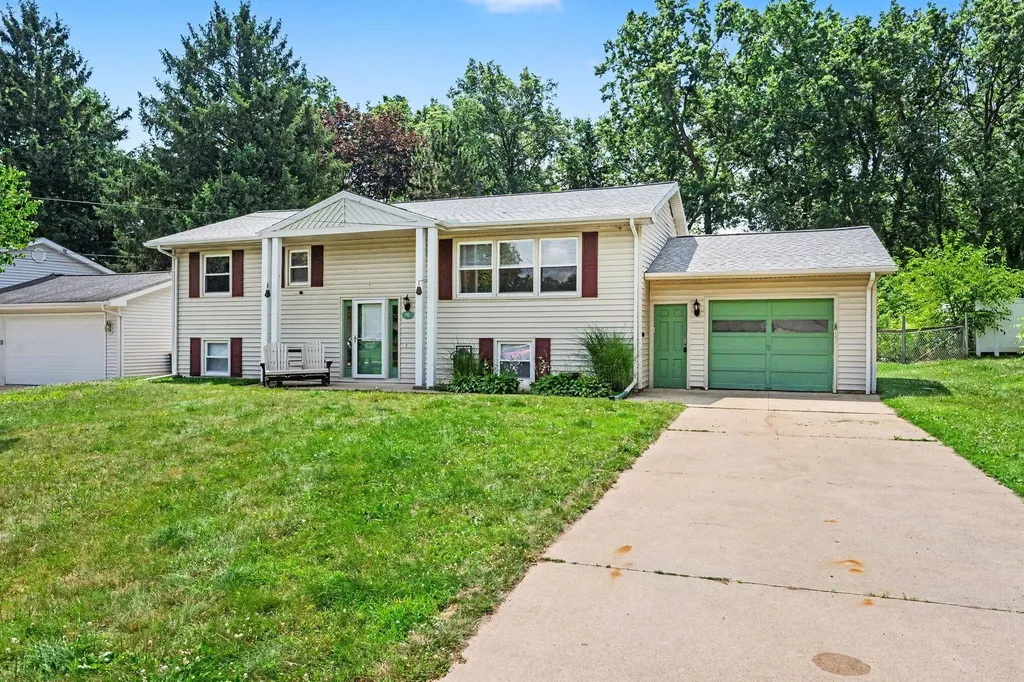 1912 Lauralwood Avenue Portage City MI 49002