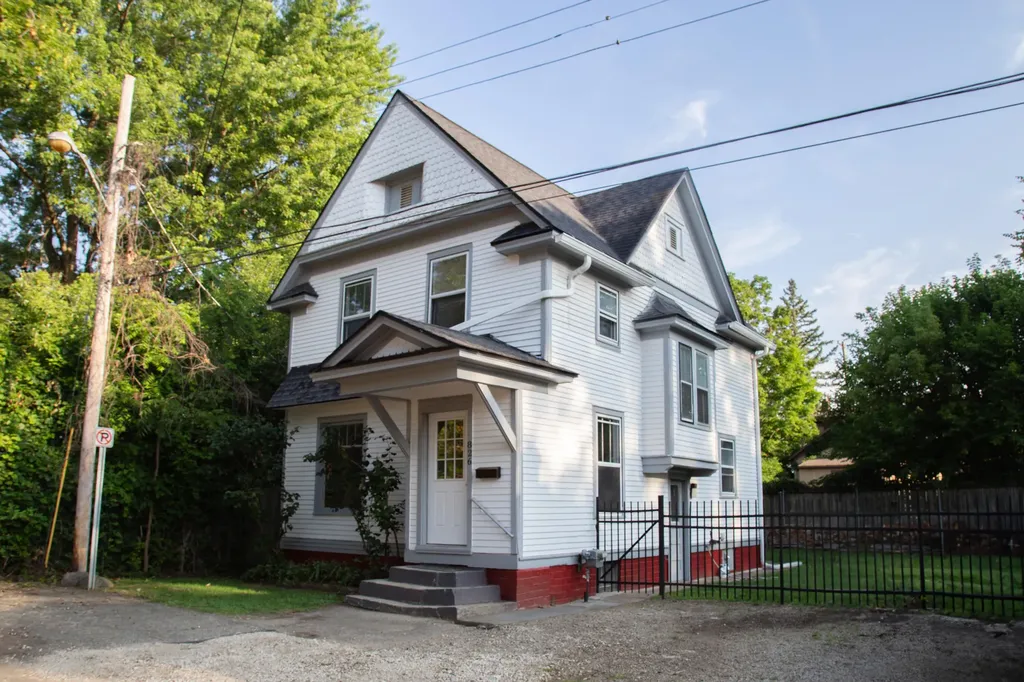 826 Normal Court Kalamazoo City MI 49007