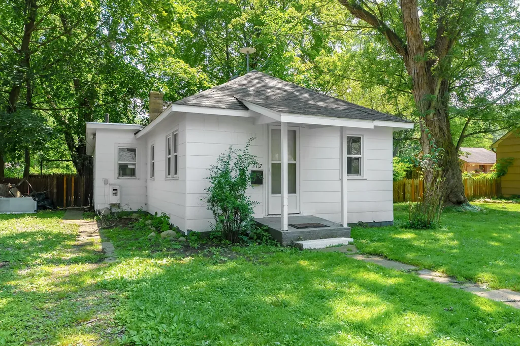 2717 Springmont Avenue Kalamazoo City MI 49008