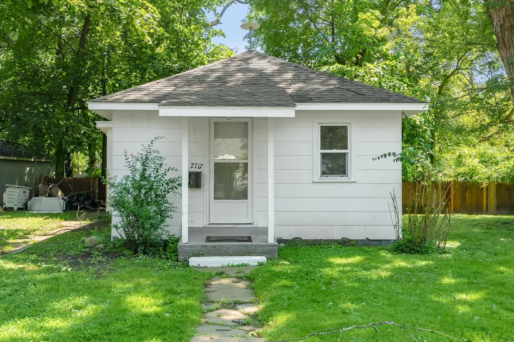 2717 Springmont Avenue Kalamazoo City MI 49008
