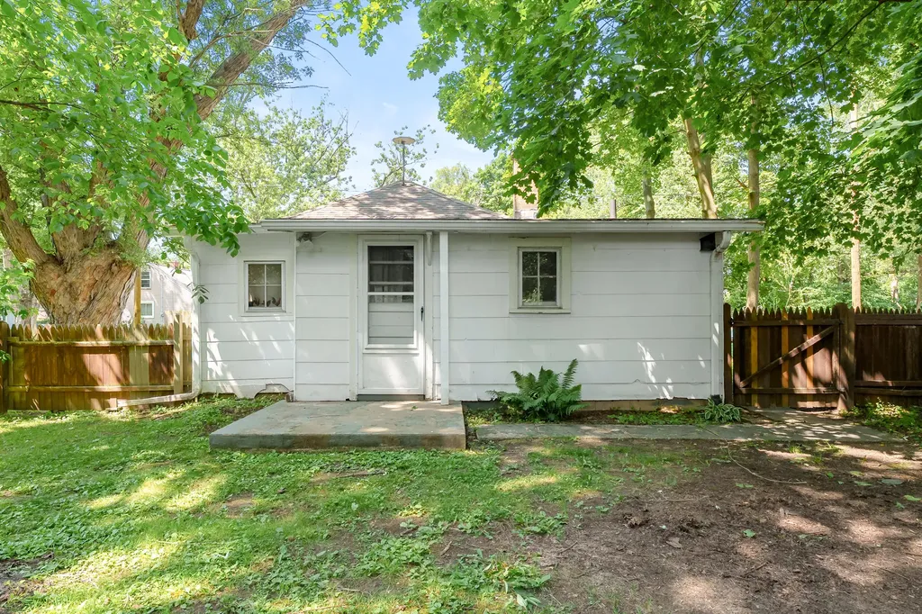 2717 Springmont Avenue Kalamazoo City MI 49008