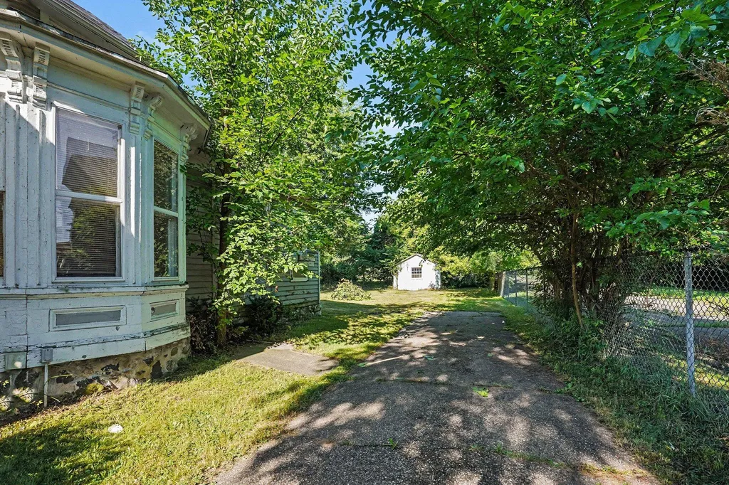 34 Poplar Street Battle Creek City MI 49017