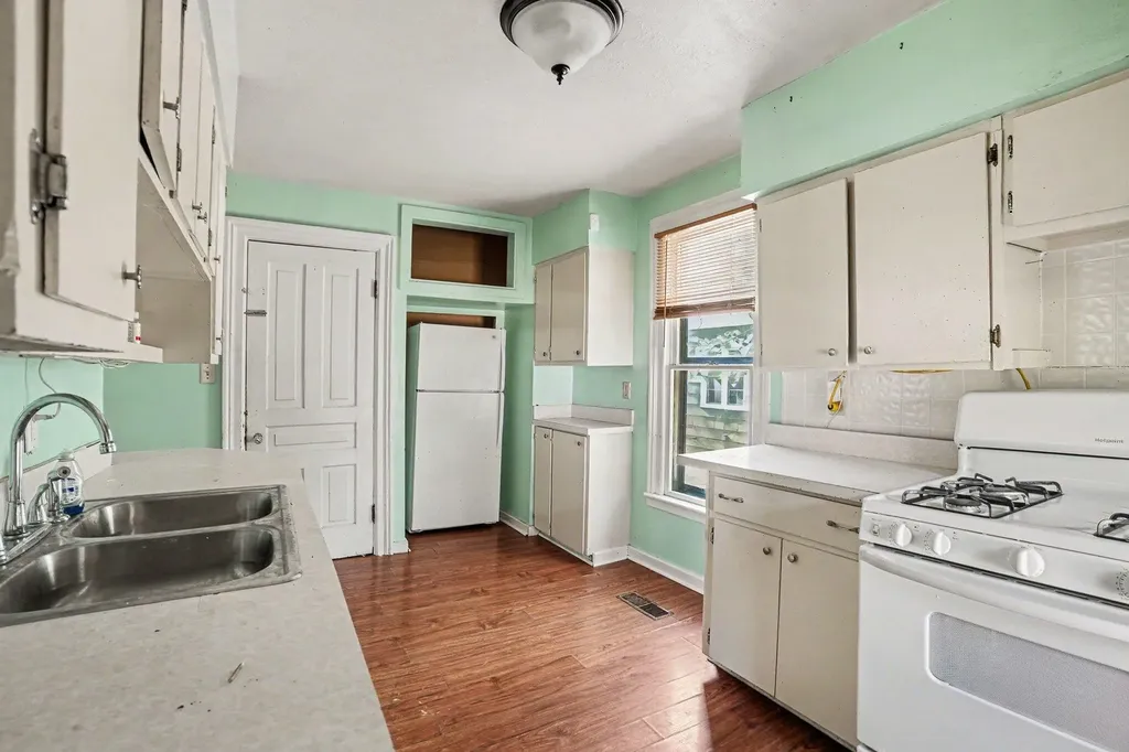 34 Poplar Street Battle Creek City MI 49017