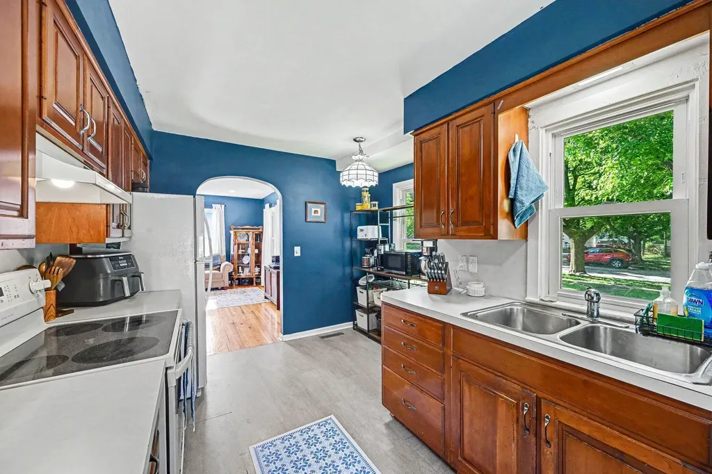 2317 Glendale Boulevard Kalamazoo City MI 49004