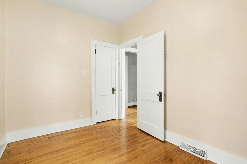 914 Dayton Avenue Kalamazoo Charter Township MI 49048