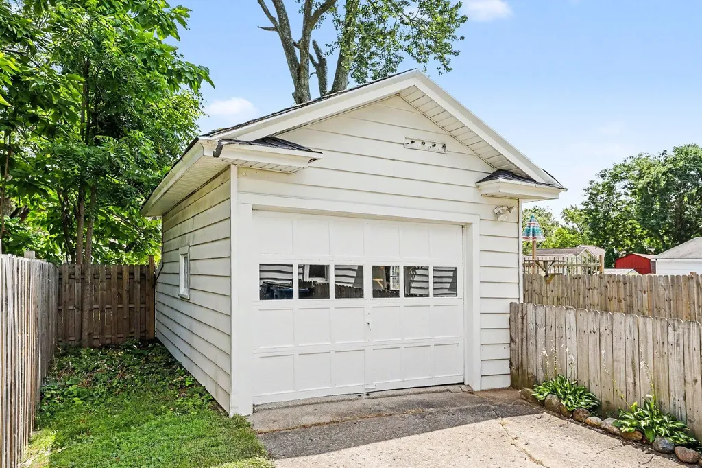 914 Dayton Avenue Kalamazoo Charter Township MI 49048