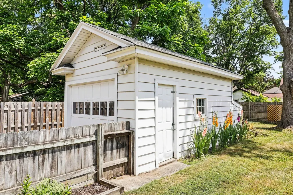 914 Dayton Avenue Kalamazoo Charter Township MI 49048
