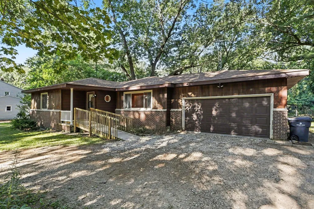 1303 N 2nd Street Oshtemo Charter Township MI 49009