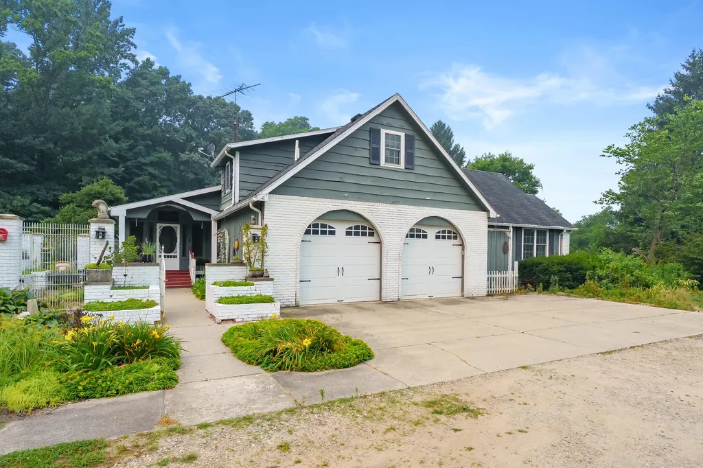 41169 County Road 669 Decatur Township MI 49045