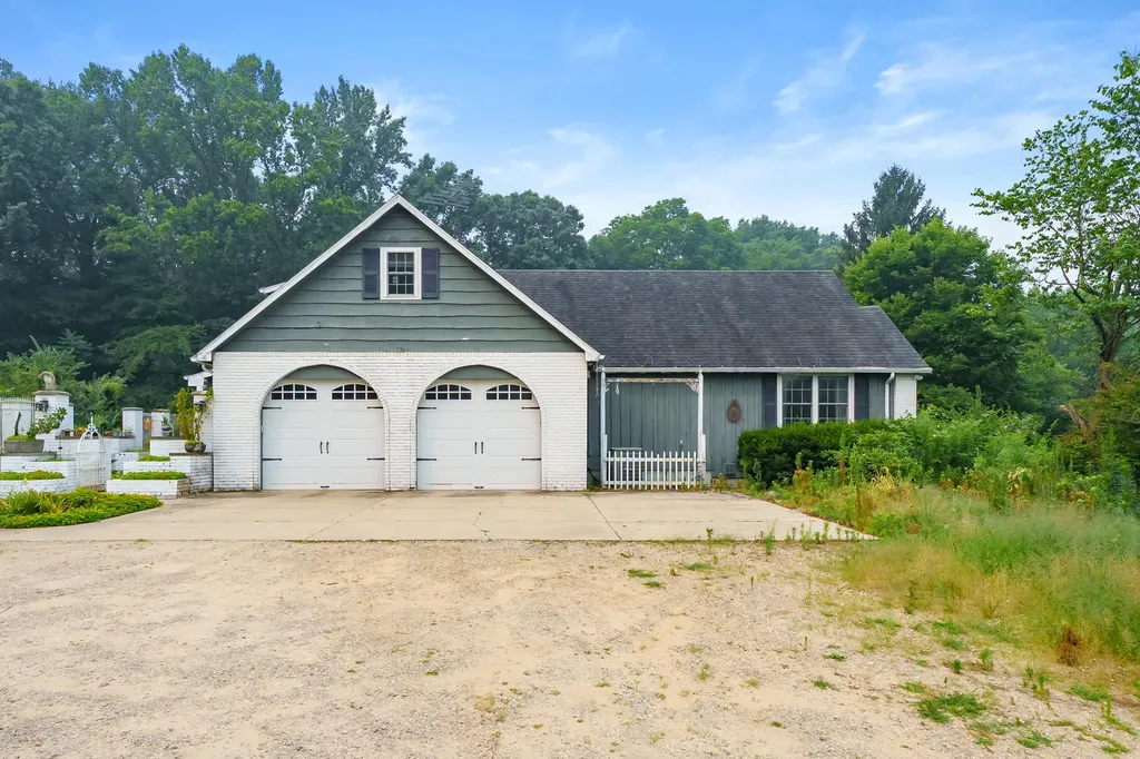 41169 County Road 669 Decatur Township MI 49045