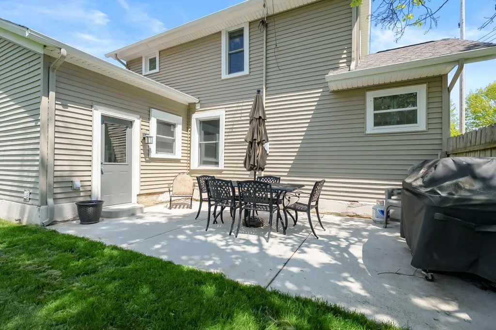 220 South Anderson Street Plainwell City MI 49080