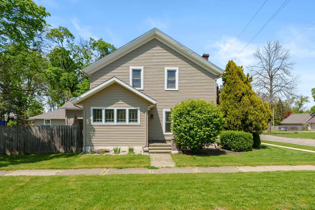 220 South Anderson Street Plainwell City MI 49080