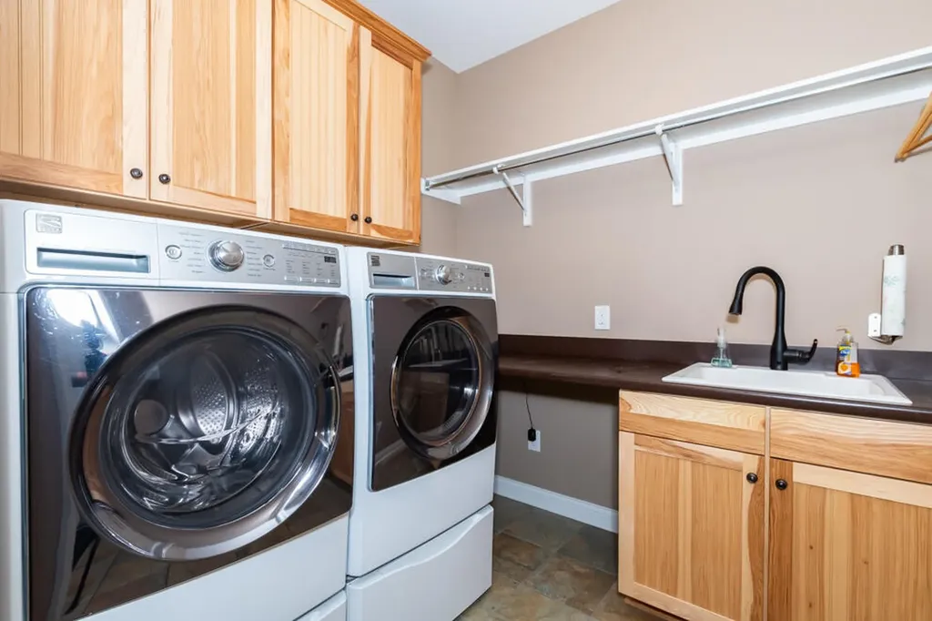8904 Oakland Hills Circle Portage City MI 49024