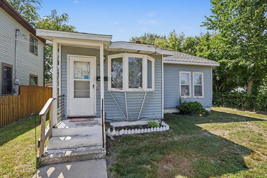 1010 Kalamazoo Street South Haven City MI 49090