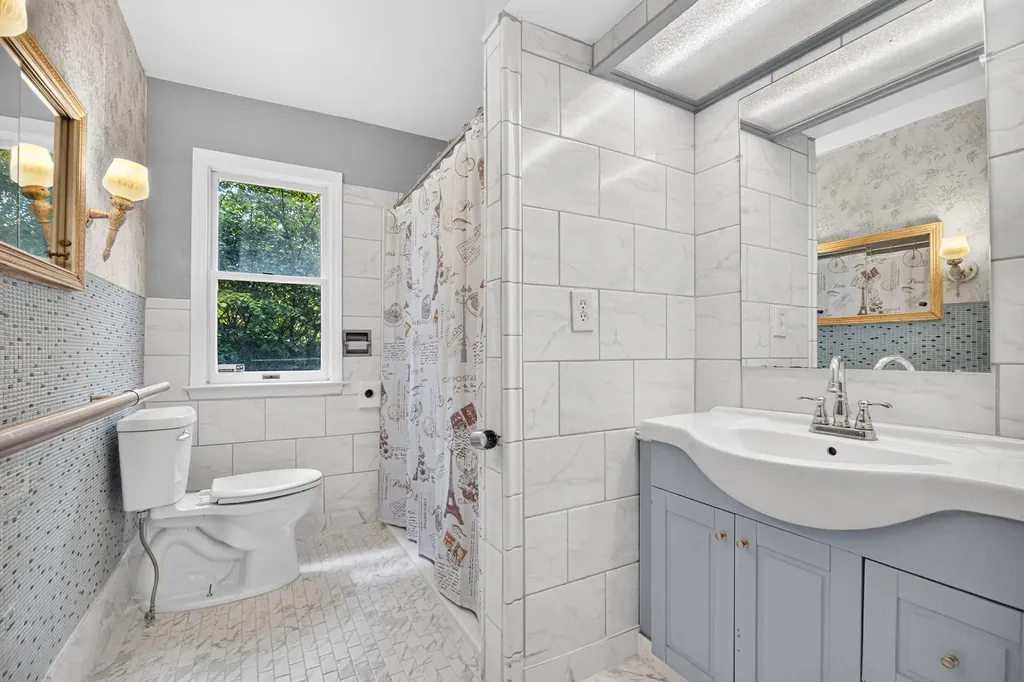 1202 Pinehurst Boulevard Kalamazoo Charter Township MI 49006