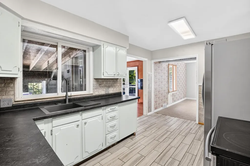 1202 Pinehurst Boulevard Kalamazoo Charter Township MI 49006