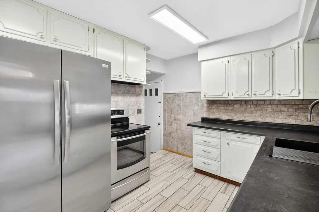 1202 Pinehurst Boulevard Kalamazoo Charter Township MI 49006