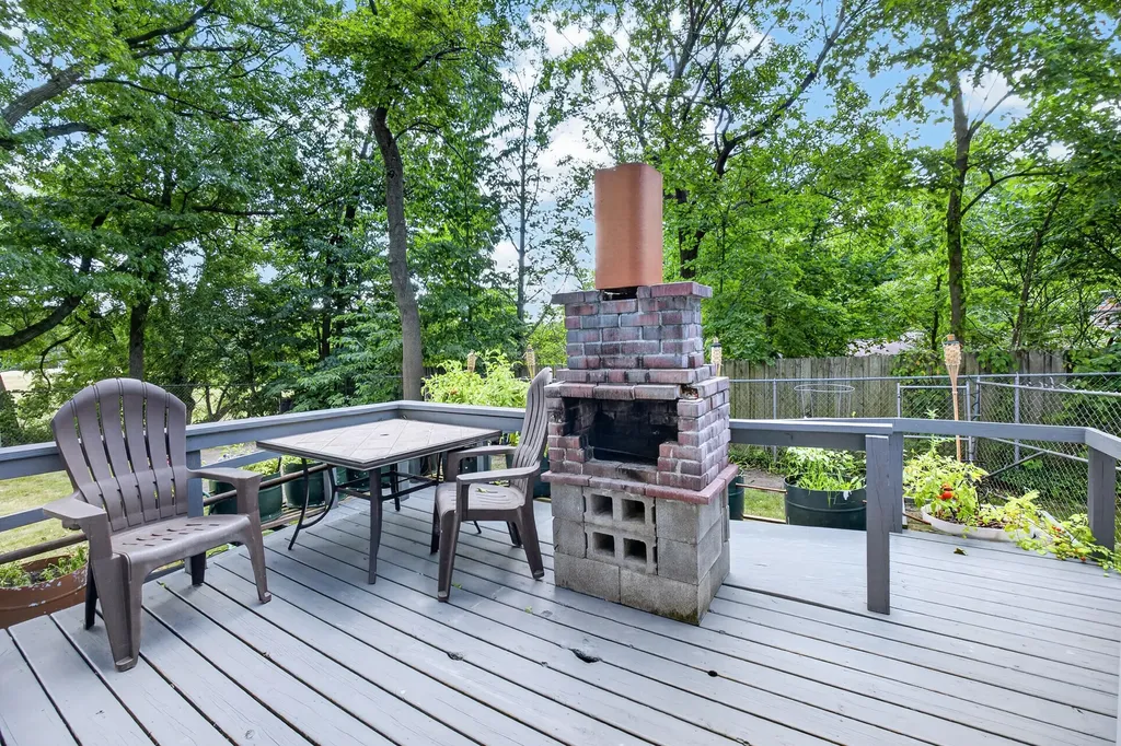 1202 Pinehurst Boulevard Kalamazoo Charter Township MI 49006