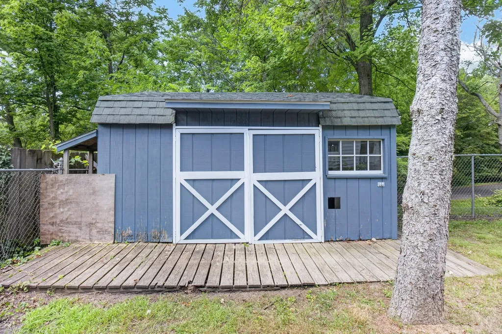 1202 Pinehurst Boulevard Kalamazoo Charter Township MI 49006