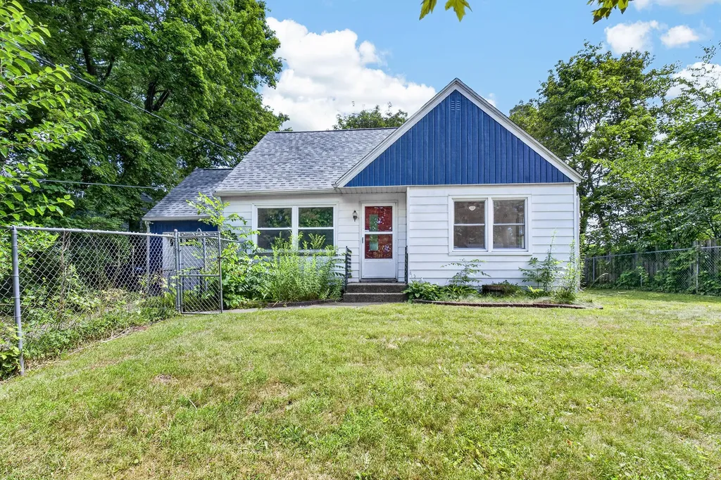 1202 Pinehurst Boulevard Kalamazoo Charter Township MI 49006
