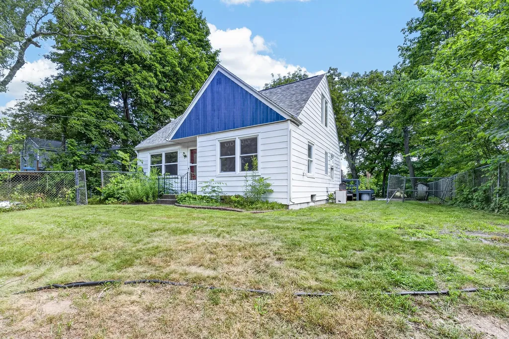 1202 Pinehurst Boulevard Kalamazoo Charter Township MI 49006