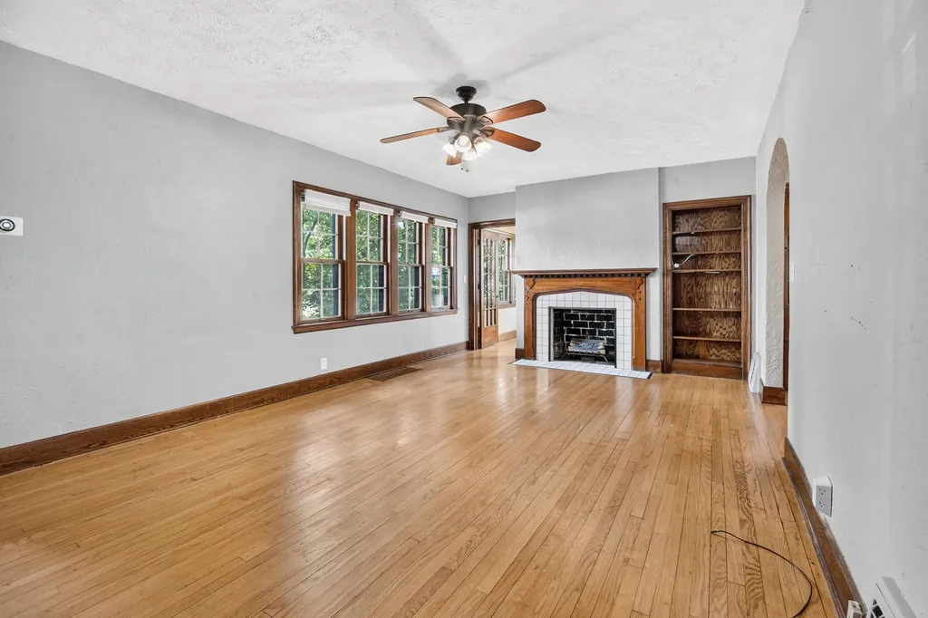 2433 E Main Street Kalamazoo Charter Township MI 49048
