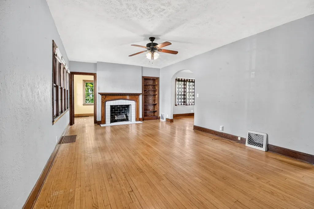 2433 E Main Street Kalamazoo Charter Township MI 49048