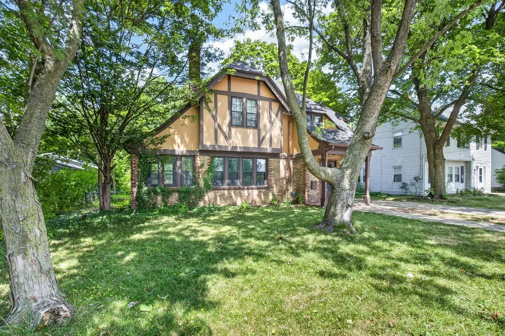 2433 E Main Street Kalamazoo Charter Township MI 49048