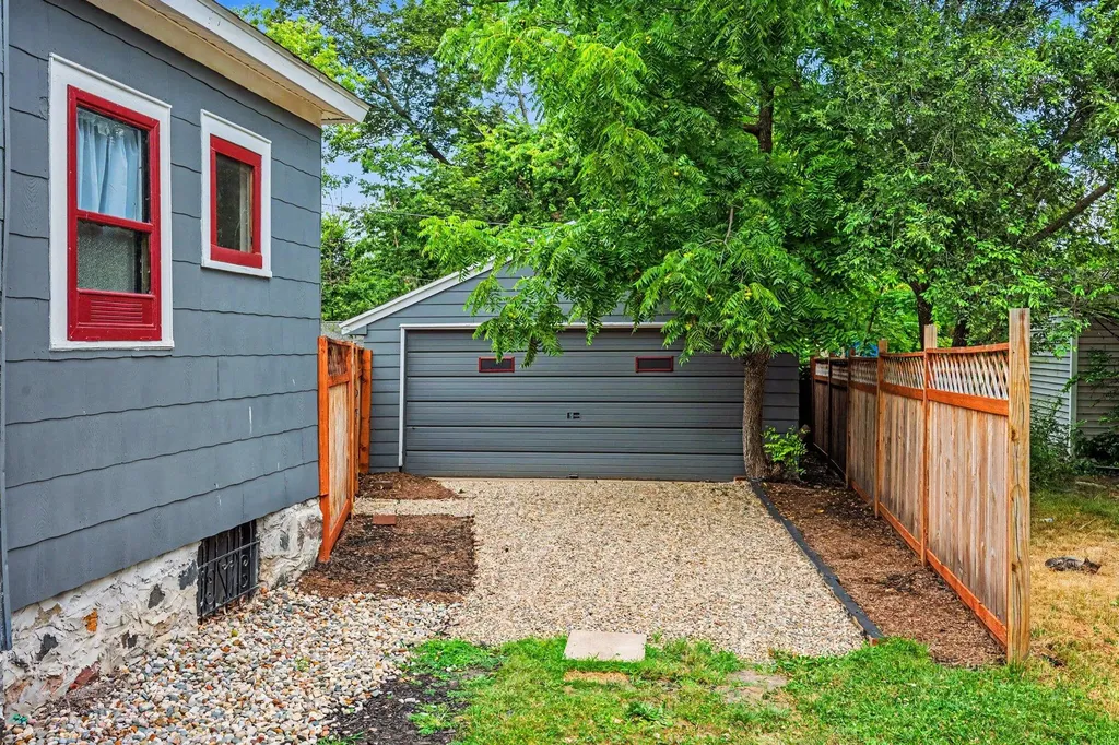 1411 E Stockbridge Kalamazoo City MI 49001