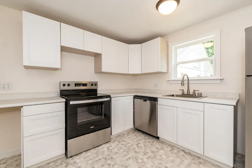 1112 Washburn Avenue Kalamazoo Charter Township MI 49048