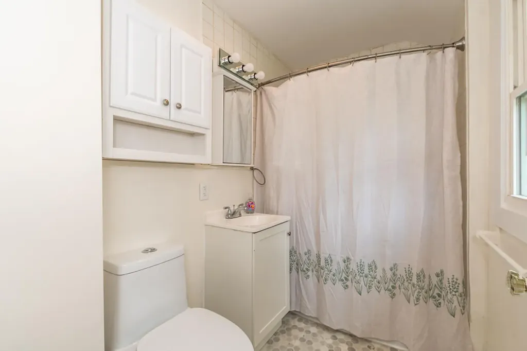 1112 Washburn Avenue Kalamazoo Charter Township MI 49048