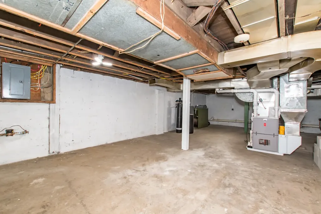 1112 Washburn Avenue Kalamazoo Charter Township MI 49048
