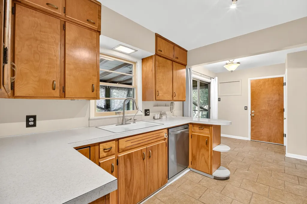118 S Lauderdale Drive Kalamazoo Charter Township MI 49006
