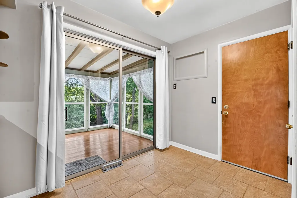118 S Lauderdale Drive Kalamazoo Charter Township MI 49006