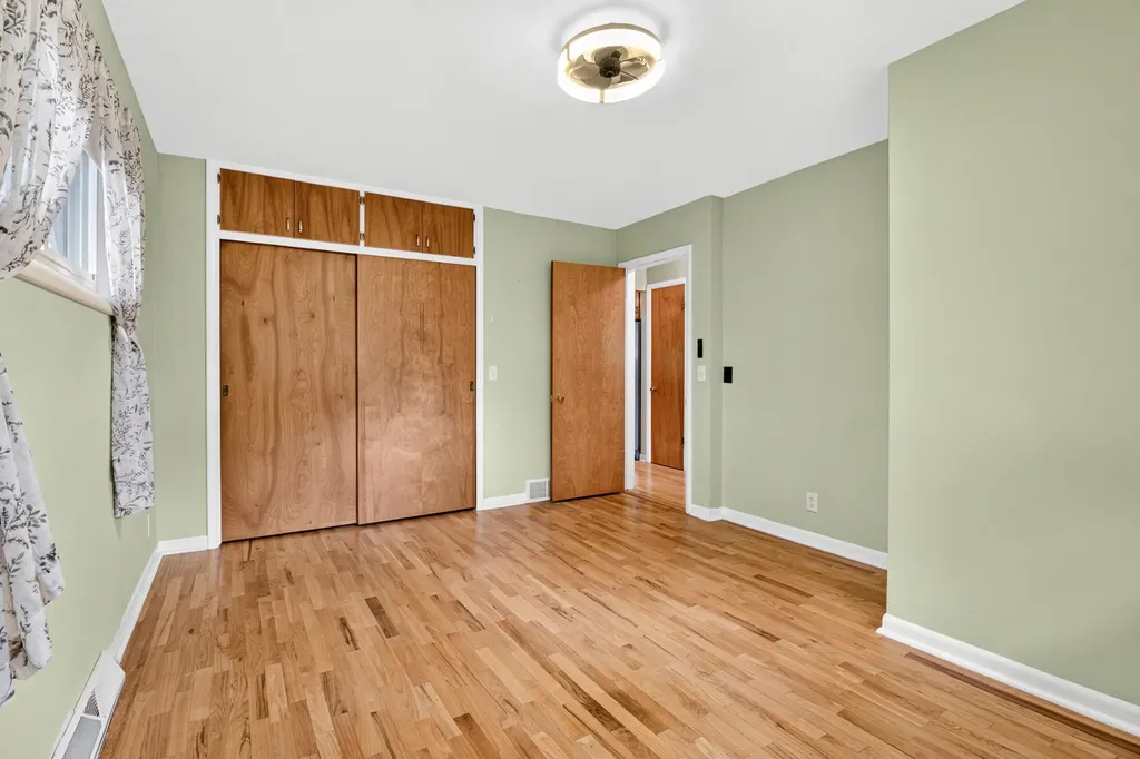 118 S Lauderdale Drive Kalamazoo Charter Township MI 49006
