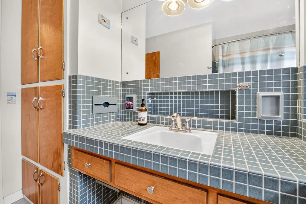 118 S Lauderdale Drive Kalamazoo Charter Township MI 49006