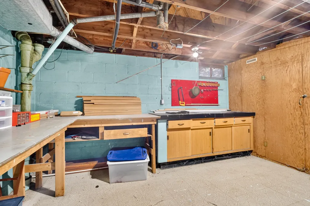 118 S Lauderdale Drive Kalamazoo Charter Township MI 49006