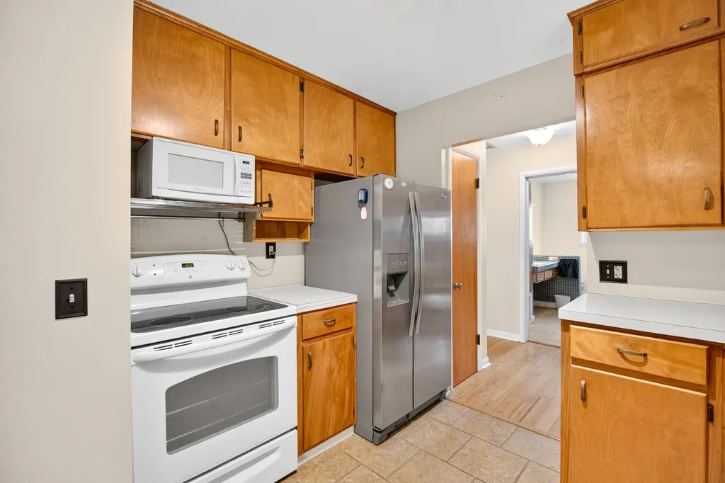 118 S Lauderdale Drive Kalamazoo Charter Township MI 49006